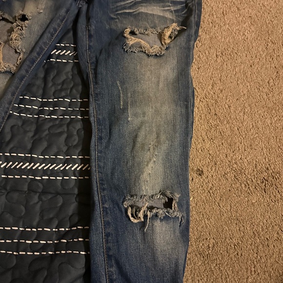 VIP DISTRESSED JEANS 5/6 - Picture 7 of 12